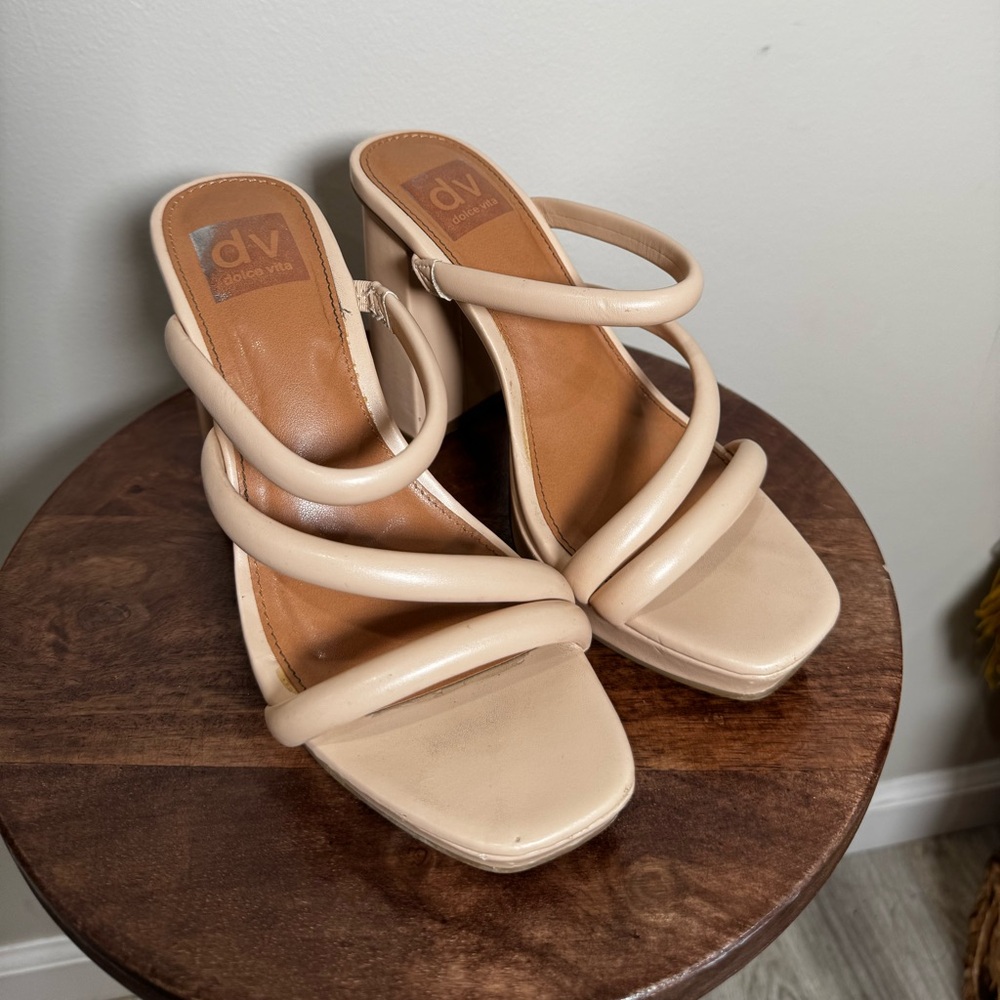 DV by Dolce Vita Nude Strappy Block Heel Sandals – Size 7